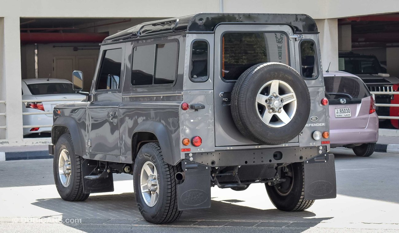 Land Rover Defender