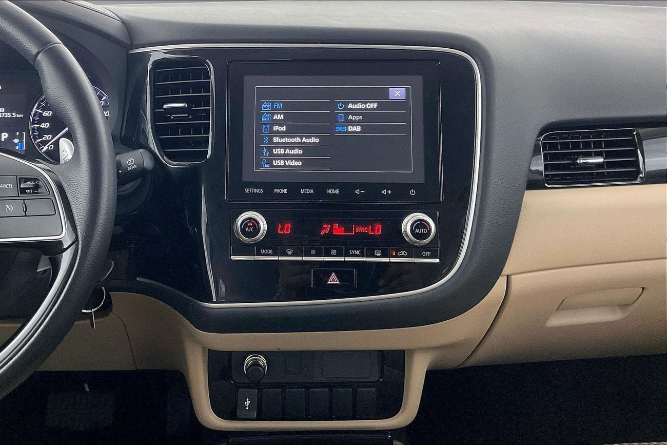 ميتسوبيشي آوتلاندر 2.5 GLX AUTO 4WD 7SEAT ML FABRIC SEATS | شامل الضمان | 0 ﺪﻔﻋﺓ ﺃﻮﻟﻯ