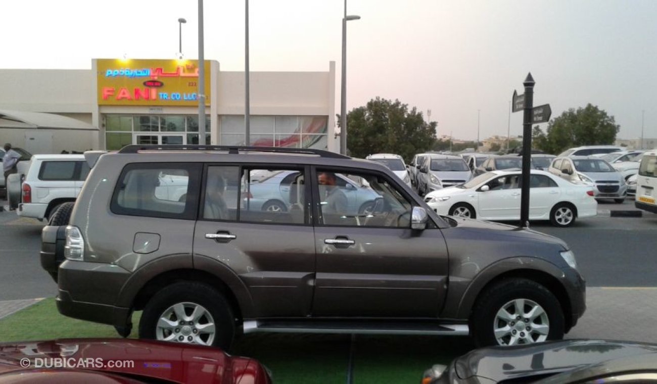 Mitsubishi Pajero MITSUPISH PAJERO 2013 BRON KHALIGE NO PIANT NO ACCIDENT KHALIGE Full option