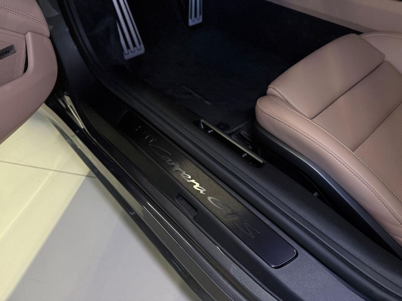 Porsche 911 Carrera GTS 3.0L (450 HP) Coupe 2024 Carrera GTS - Low Mileage - Dealer Warranty