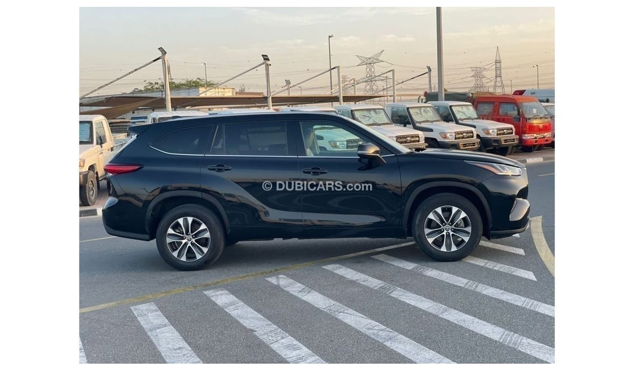 Toyota Highlander 2021 TOYOTA HIGHLANDER XLE 3.5L V6 AWD /