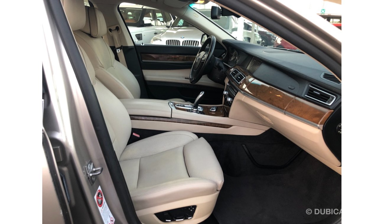 BMW 740Li BMW 740 MODEL 2011 GCC car prefect condition full option sun roof leather seats back camera back air