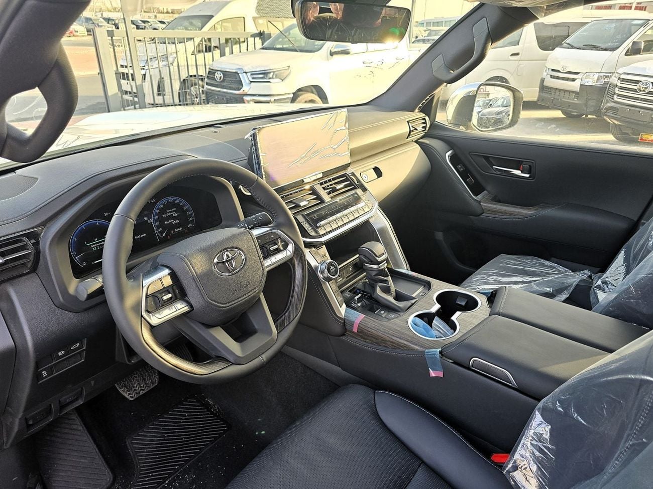 Toyota Land Cruiser VX Toyota land cruiser Vx 3.5l turbo 4*4 A/T  white /black Color 2026