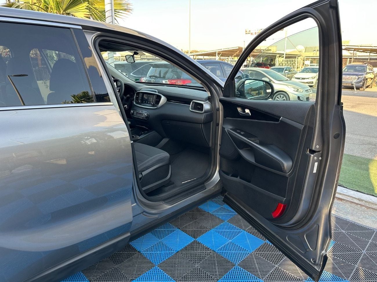 كيا سورينتو Base 3.3L AWD 7seat