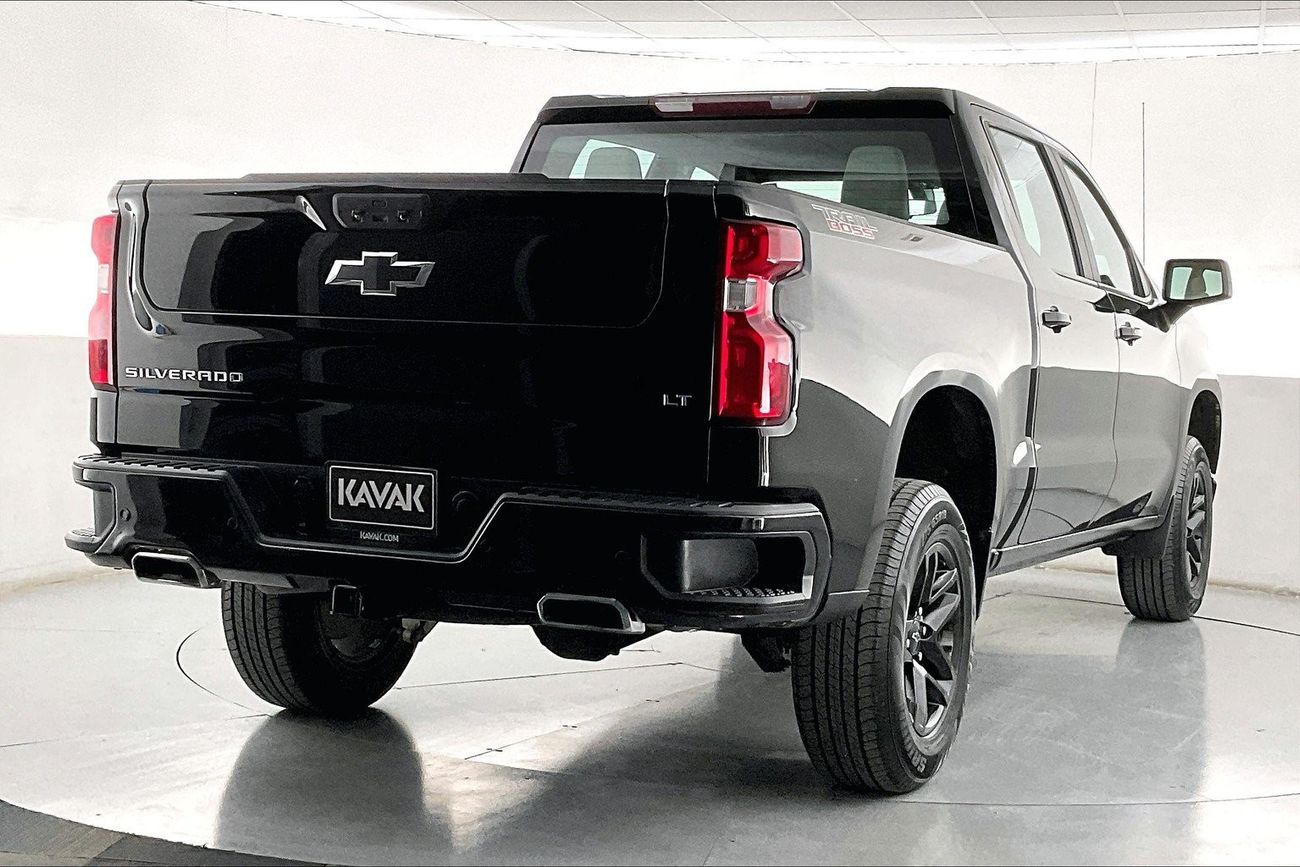 Chevrolet Silverado LT Z71 Trail Boss - Crew Cab| 1 year free warranty | Flood Free