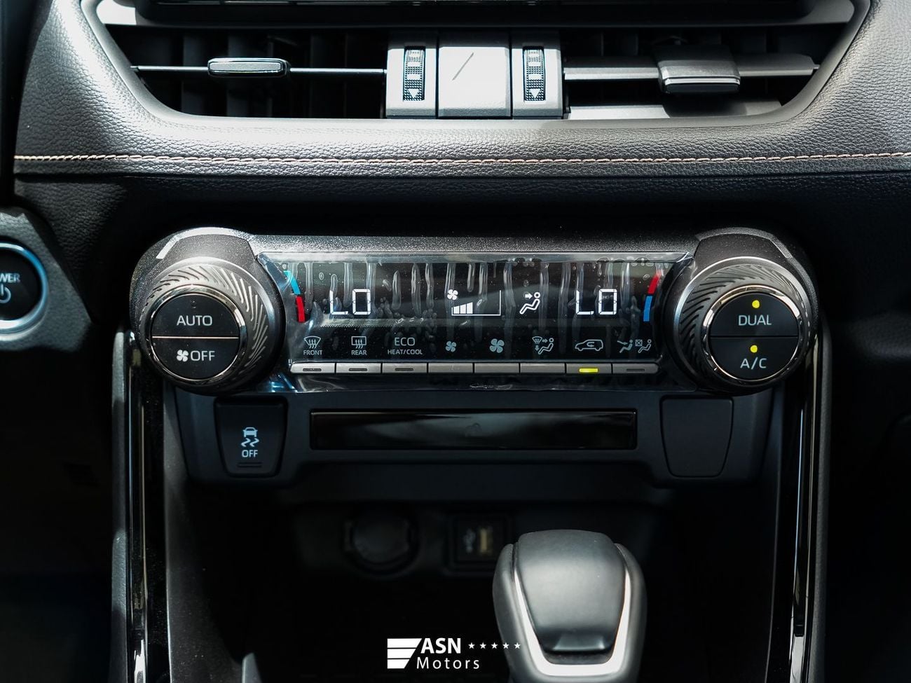 تويوتا وايلدلاندر  2.5L Hybrid 4WD 2025 (Clearance Price)