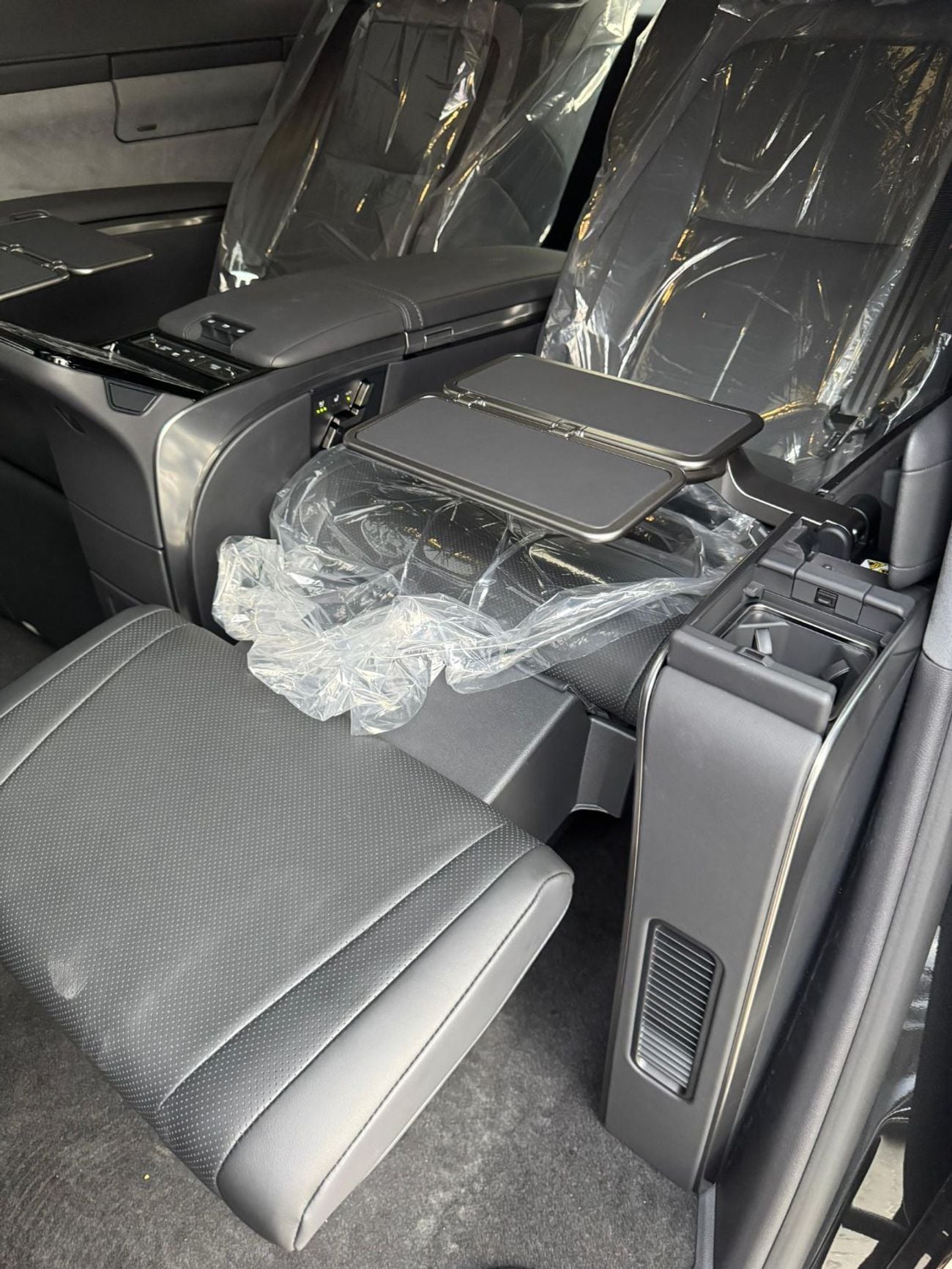 Lexus LM 350h VIP 4 SEATER