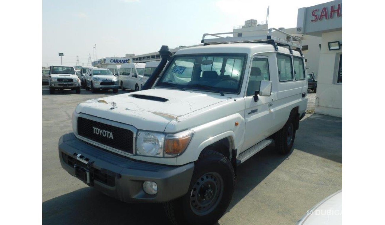 Toyota Land Cruiser Hard Top 78  LONG WHEEL BASE HARD TOP SPECIAL V8 4.5L TURBO DIESEL 9 SEAT 4WD MANUAL TRANSMISSION WAGON