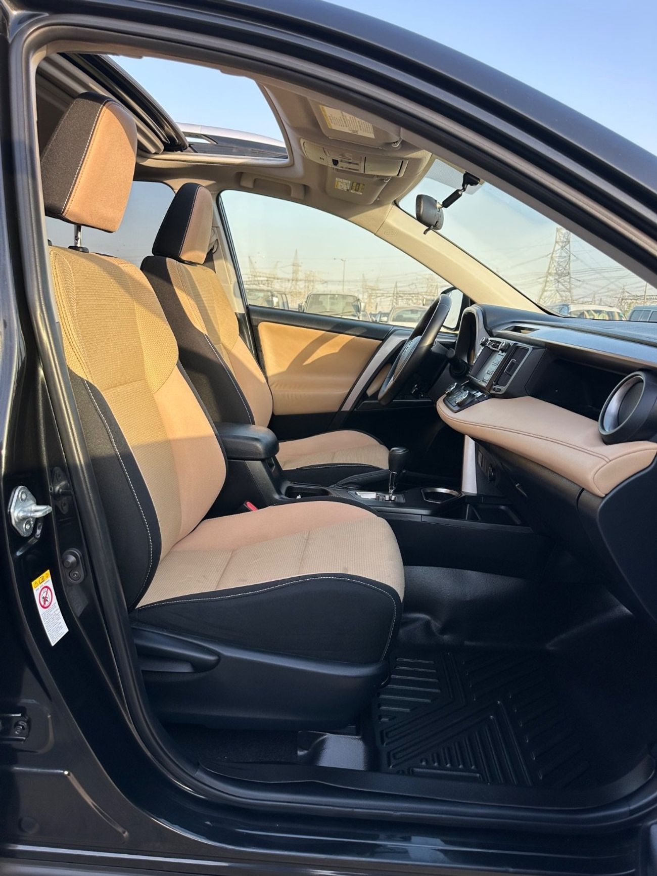 Toyota RAV4 Hybrid XLE Sunroof, push start full option