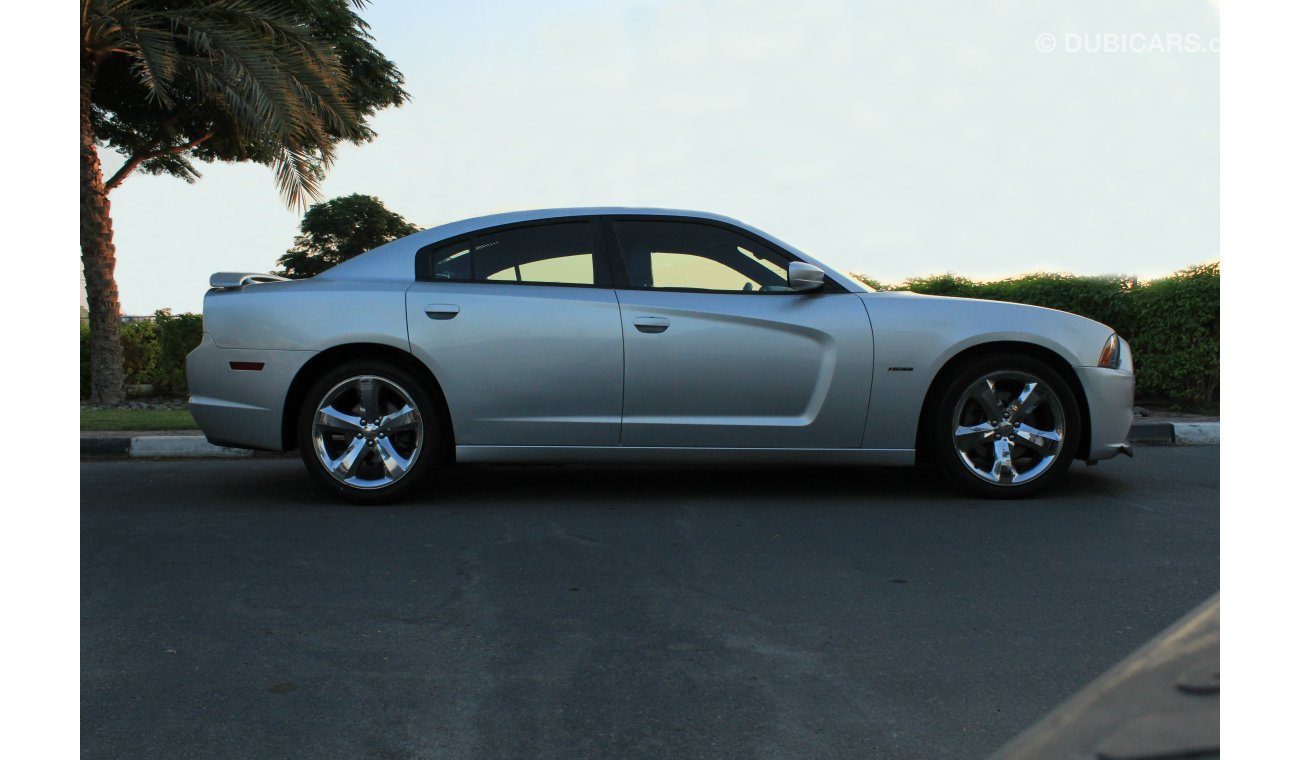 Dodge Charger R/T 5.7L - EXCELLENT CONDITION