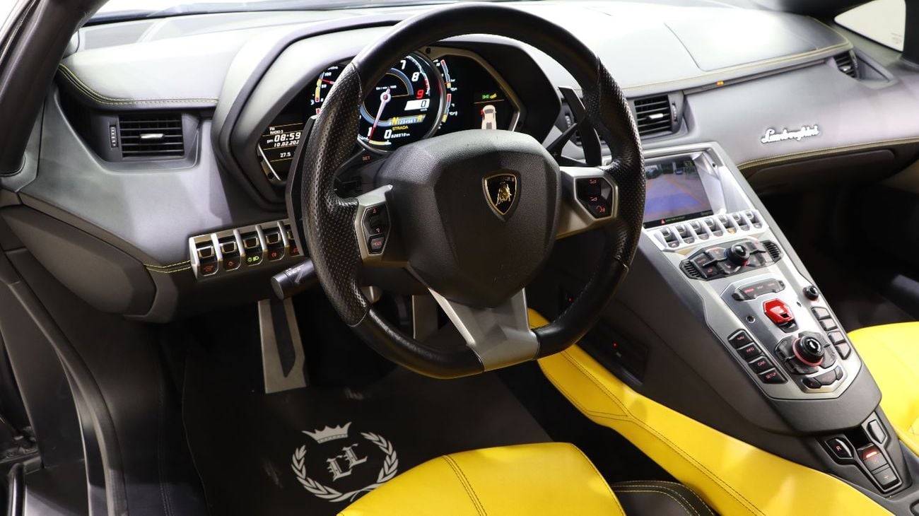 Lamborghini Aventador Lamborghini Avantador 2015 Coupe 6.5L V12 Excellent Condition