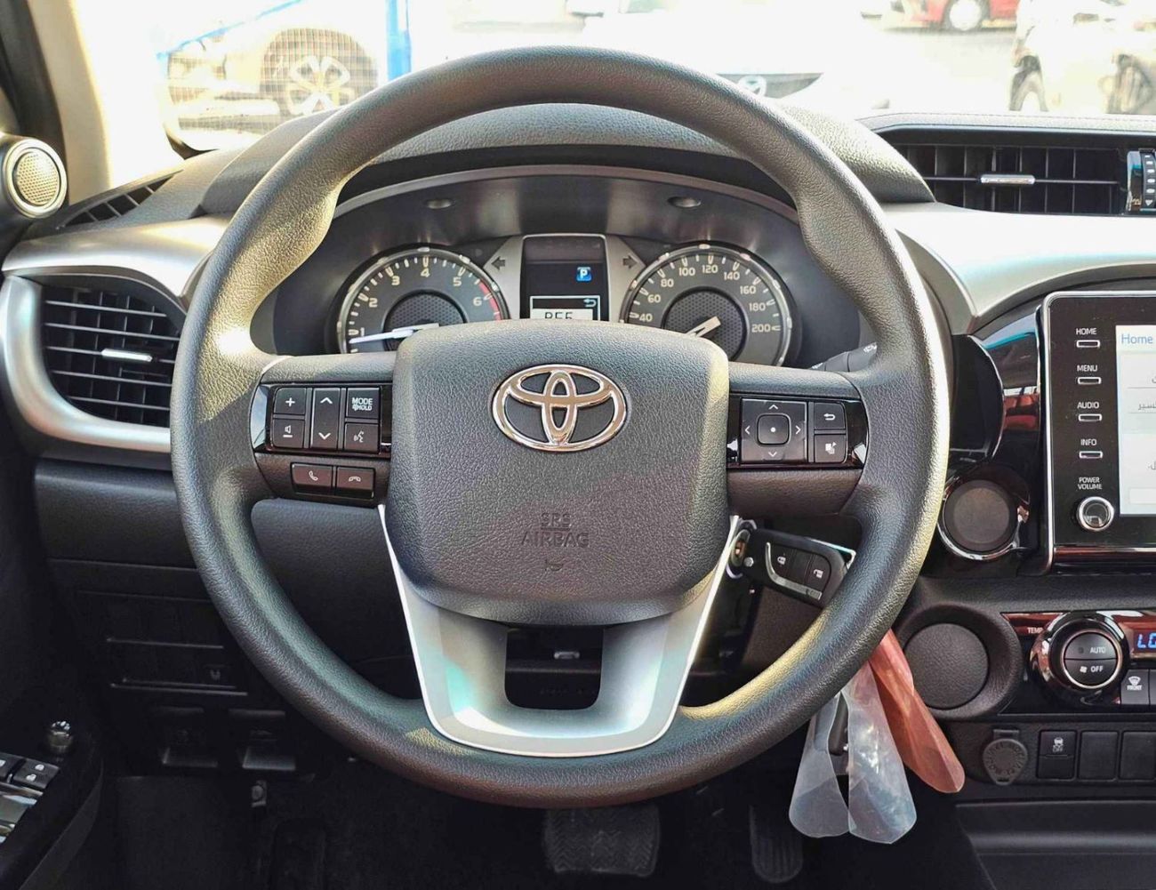 Toyota Hilux SR5 / NARROW BODY / A/T / 2.7L V4 PETROL / DVD+ CAMERA / FULL OPTION (CODE #  HP2F2)