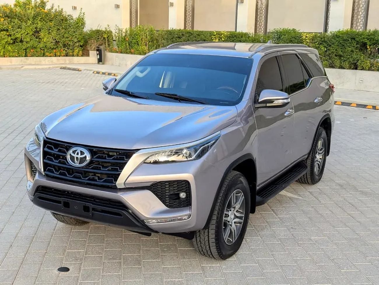 Toyota Fortuner Facelifted V4 2.7L EXR GCC Specs In Excellent Condition