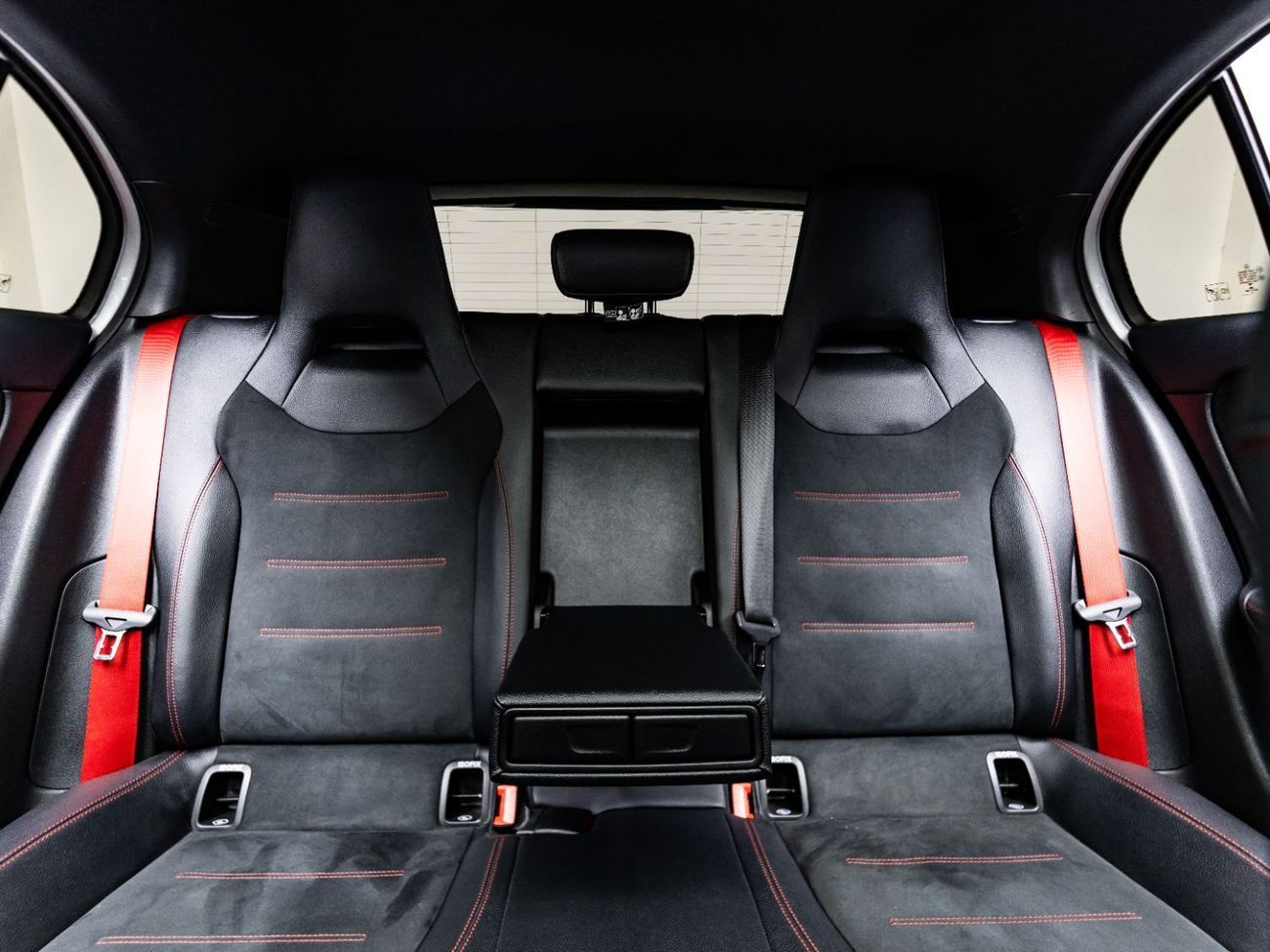 مرسيدس بنز A 35 AMG Premium + 2.0L