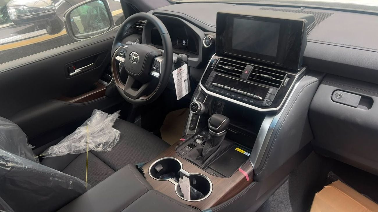 تويوتا لاند كروزر EXPORT ONLY - Toyota LC300 GXR 4.0L (Black Interior)