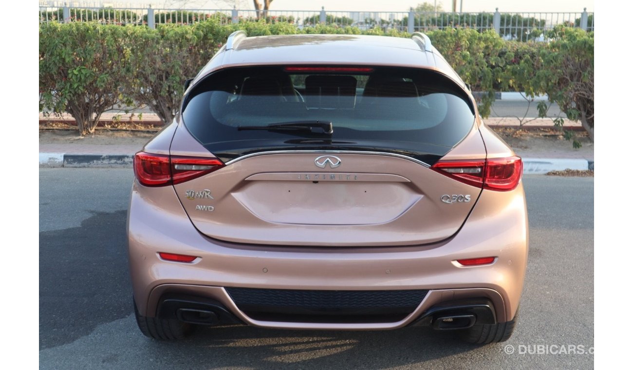 Infiniti Q30 Sport