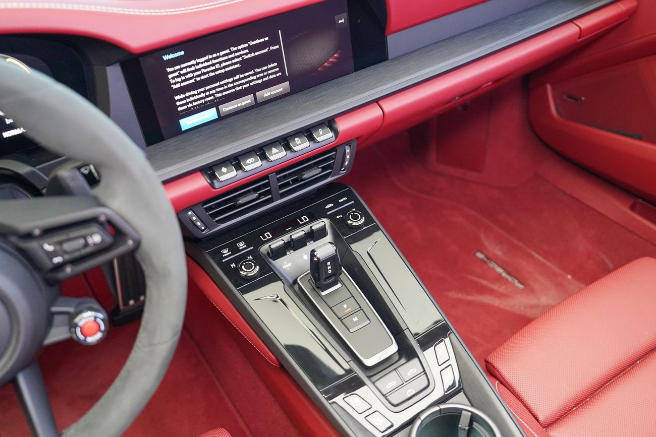 بورش 911 Carrera GTS 3.0L (450 HP) Convertible