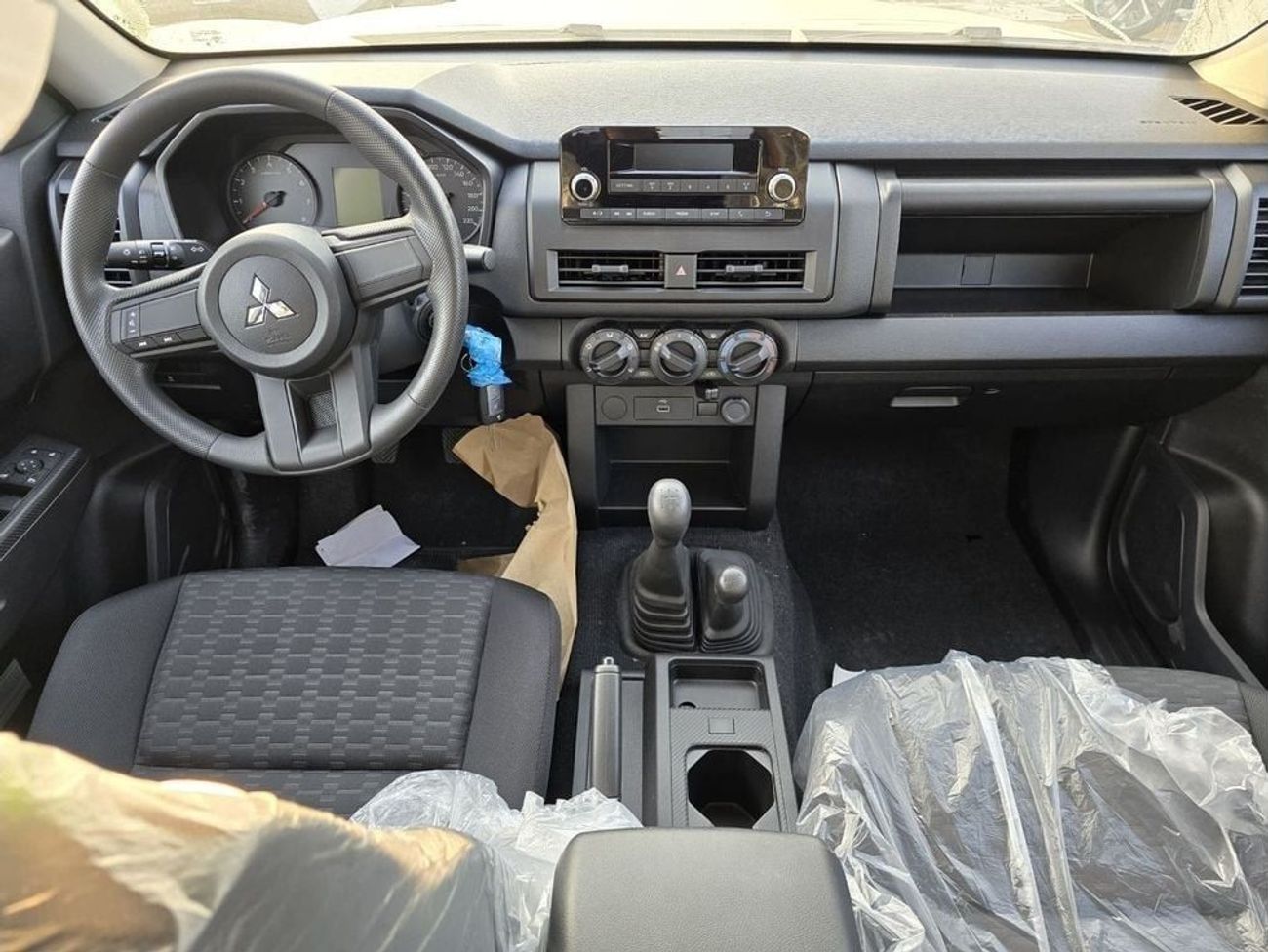 Mitsubishi L200 2.5L Double Cab Petrol Manual Transmission 4WD * EXPORT PRICE *