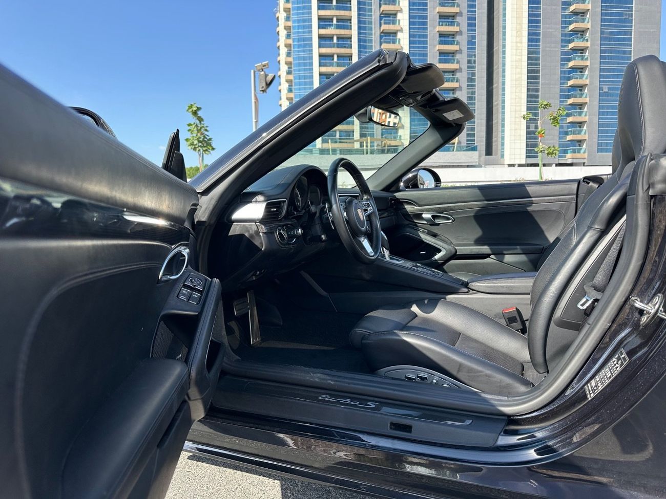 Porsche 911 Turbo S 3.8L (560 HP) Convertible Turbo S 3.8L (580 HP) Convertible | 2018 | Europe Specs | Full Opt