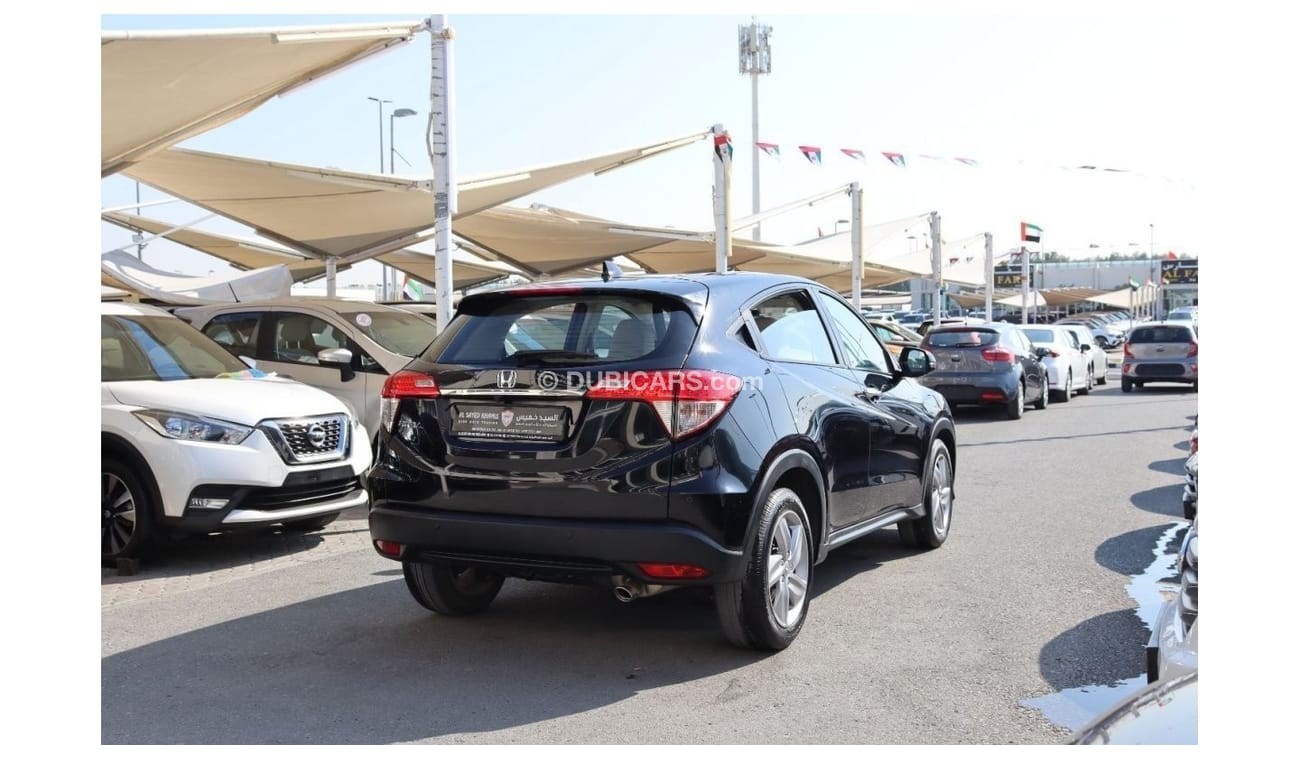هوندا HRV EX خالية من الحوادث - خليجي - رقم 2 - صبغة وكالة - مكينة 1800 سي سي  - بحالة الوكالة من الداخل والخا