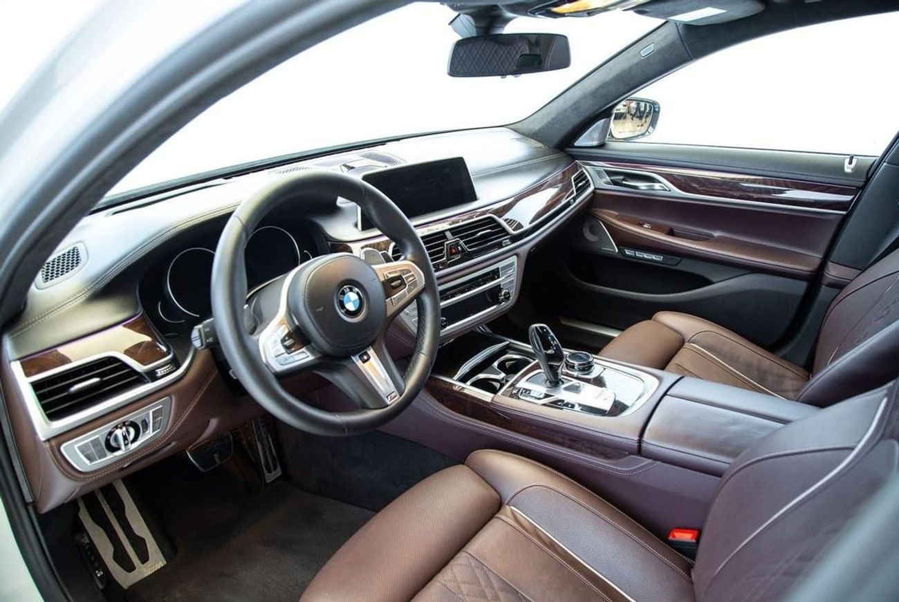 BMW 750Li Luxury 4.4L (443 HP)