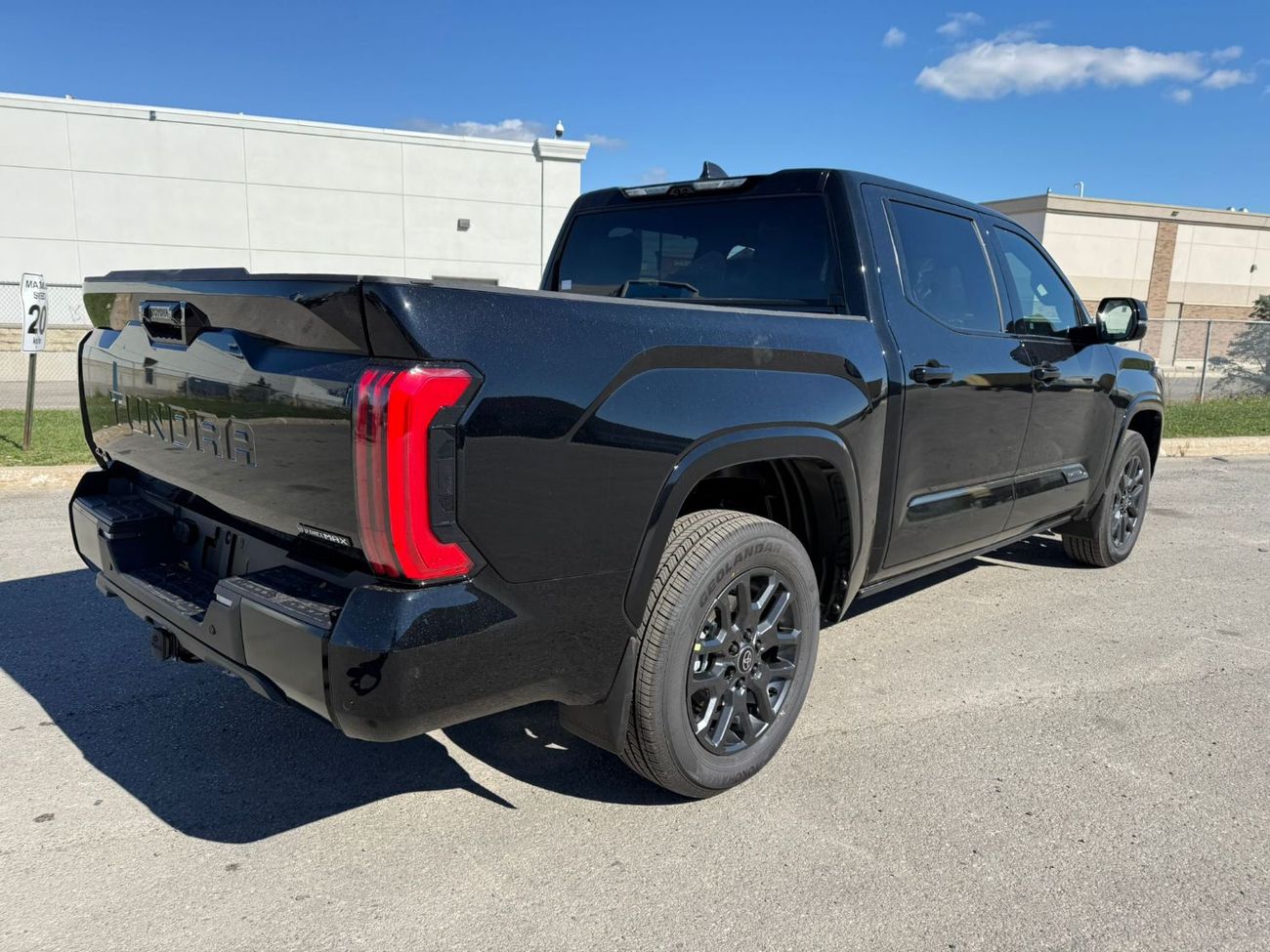 تويوتا تاندرا PLATINUM i-FORCE MAX | 2026 | Coming Soon