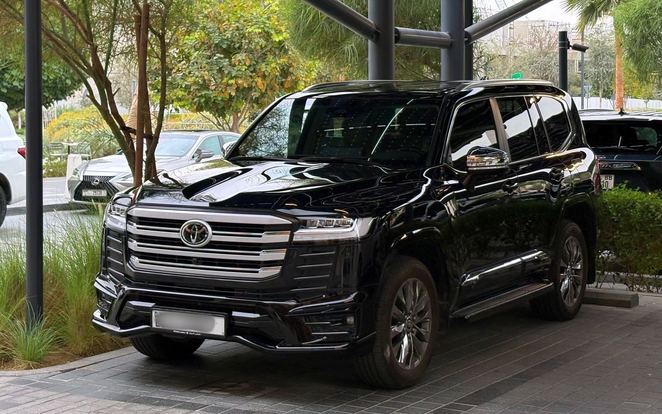 تويوتا لاند كروزر 2025 Land Cruiser VXR 4.0L V6 | 13,500 KM | Single Owner | Al-Futtaim | 80K Service Contract