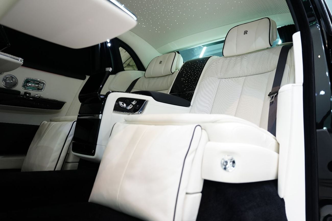 Rolls-Royce Phantom EWB 6.8L Executive Rear Seats w/ Entertainment Display, Bespoke Audio, Dealer Warr + Serv!!