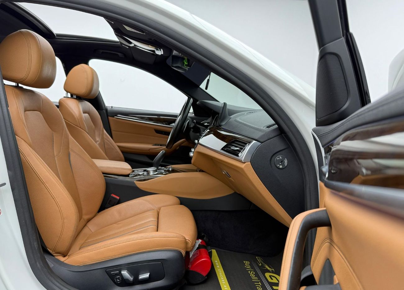 بي أم دبليو 530i M Sport 2.0L 2018 BMW 530i M-Kit, Warranty, Full BMW Service History, Excellent Condition, GCC