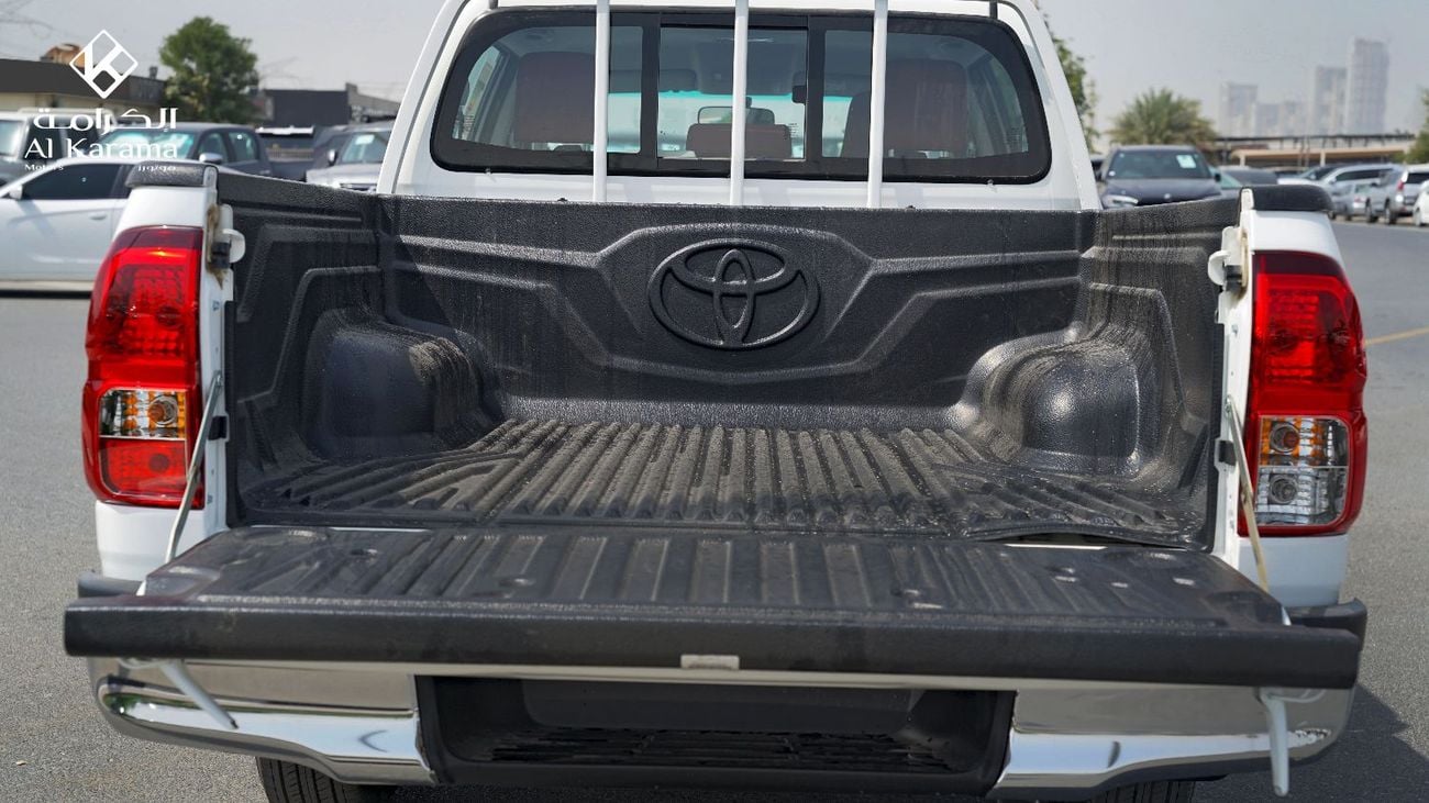 تويوتا هيلوكس GL 2.4L D-4D | Manual Transmission | Bed Liner | GCC Specs | Zero KM