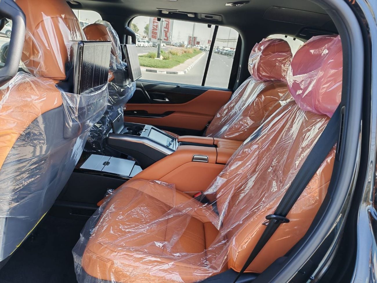 لكزس LX 600 VIP لكزس LX600 VIP موديل 2026 (4 مقاعد) محرك بنزين V6 ثنائي التيربو سعة 3.5 لتر، ناقل حركة أوتوماتيكي، د