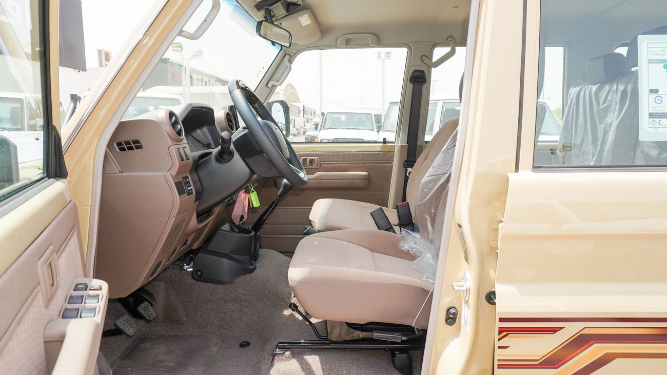 Toyota Land Cruiser 70 LX 4.0L M/T