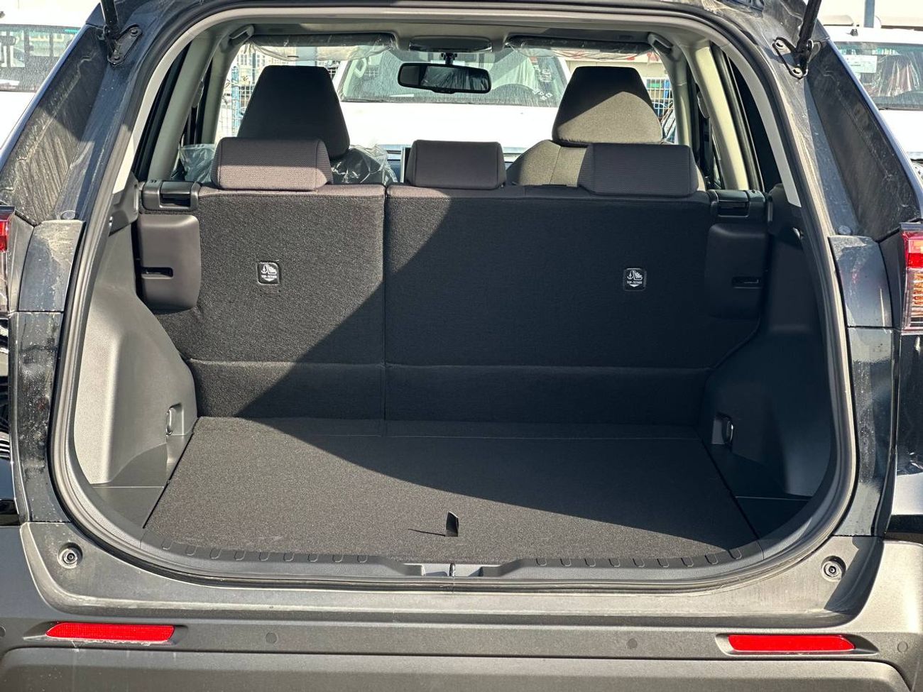 Toyota RAV4 2.5L PTR A/T // 2025 // Mid With Sunroof , Wireless Charge , DVD&Back Camera // Special Offer // By 