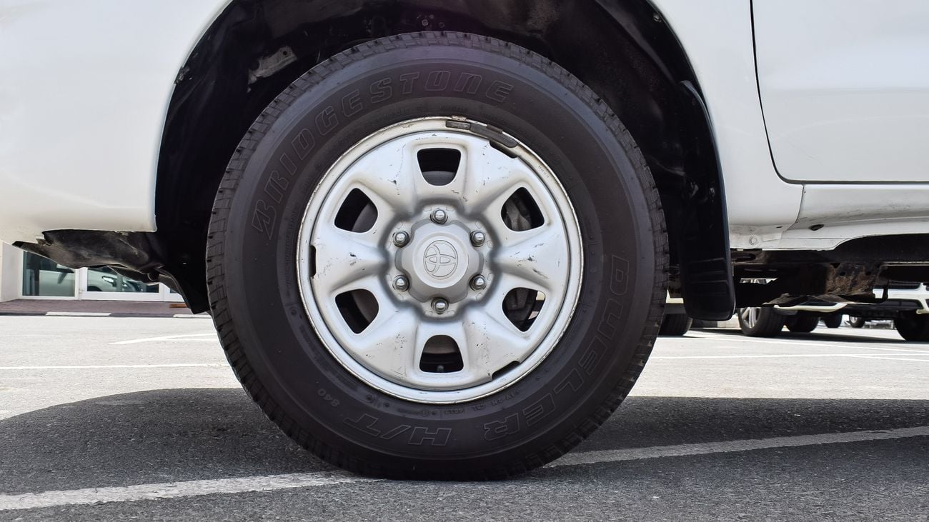 تويوتا هيلوكس GL 4X4, Manual Gear, Petrol, Accident and paint free