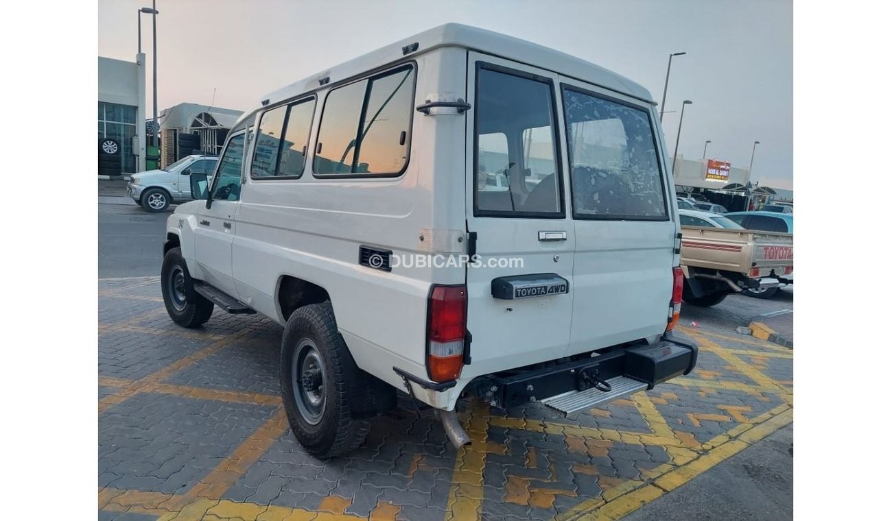 Toyota Land Cruiser 70 78 4.2L DIESEL 9 SEATER MANUAL TRANSMISSION