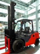 Toyota Fork lift Forklift TOYOTA 5 TON 2 STAGE DIESEL FORKLIFT TRUCK MODEL 8FD50N. (Export Only)
