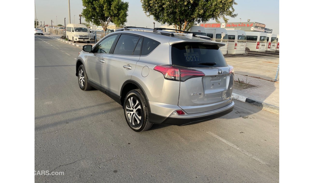 Toyota RAV4 LE