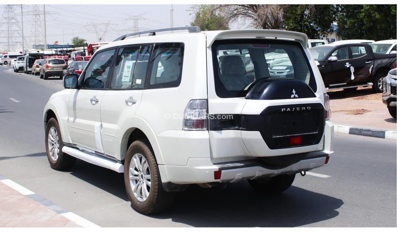 ميتسوبيشي باجيرو ميتسوبيشي باجيرو GLS 2022 موديل SUV. 4WD أبيض / بيج ، كاميرا خلفية ، 3.8 لتر بنزين ، 5 أبواب ..... ح