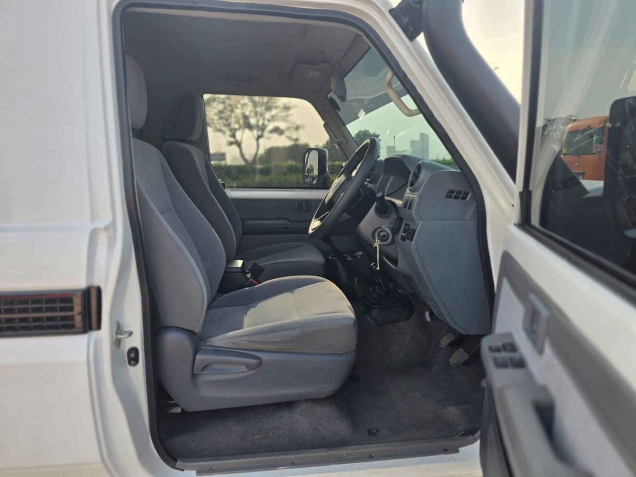 تويوتا لاند كروزر بيك آب -