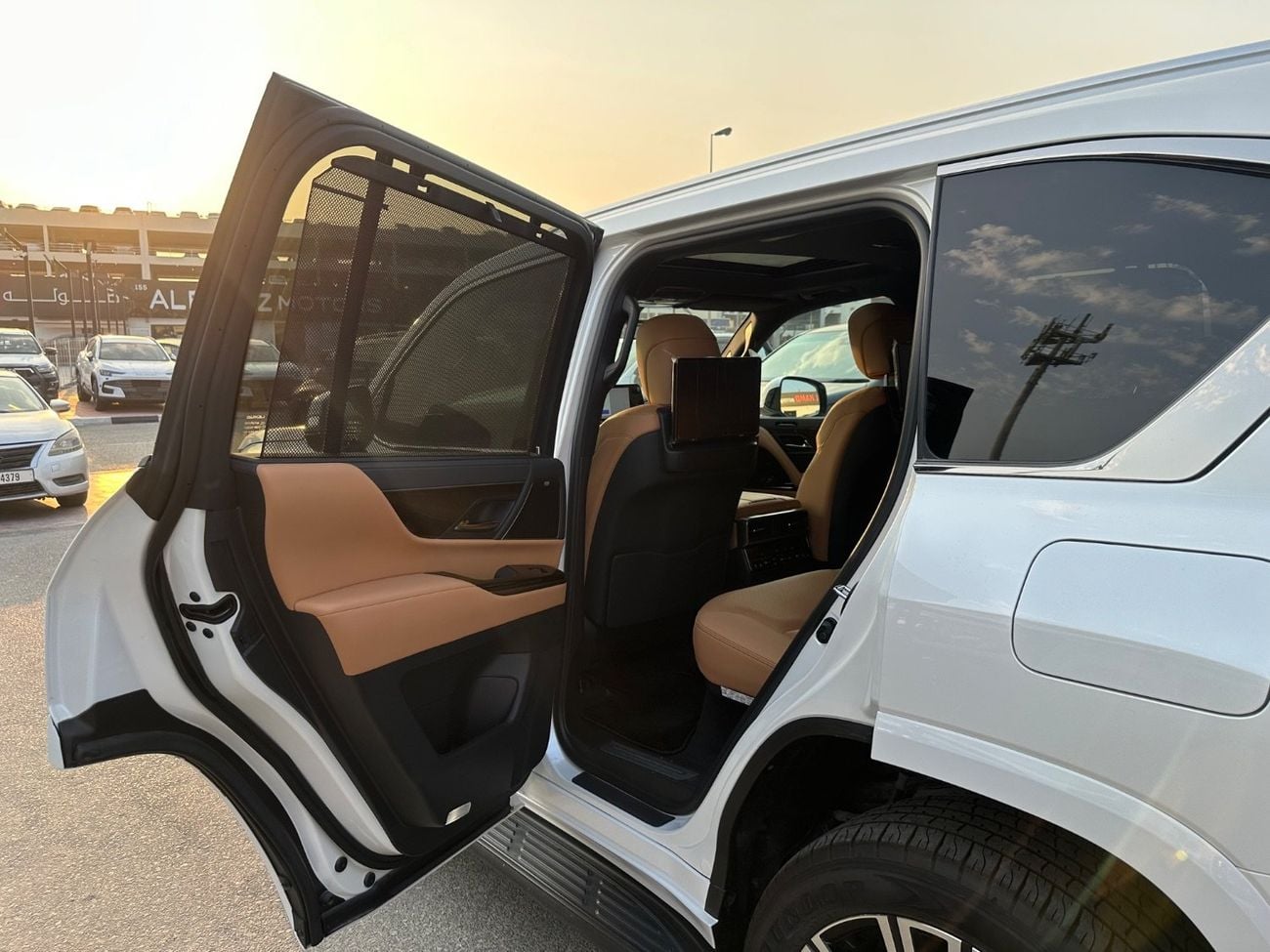 لكزس LX 500 LX 500D