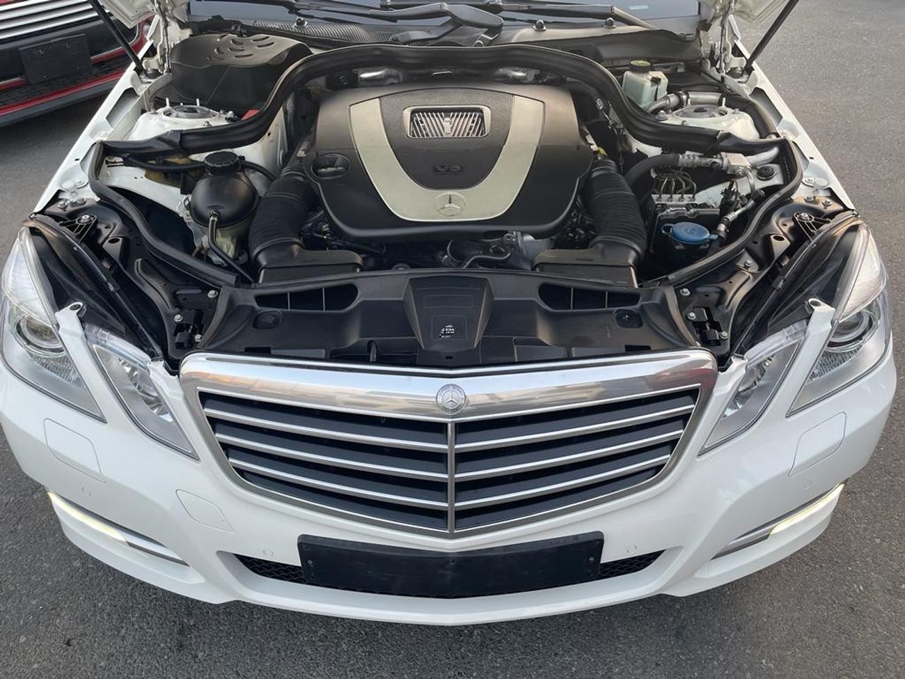 Mercedes-Benz E300 Avantgarde Mercedes E300 AMG_Gulf_2013_excellent condition_Full option