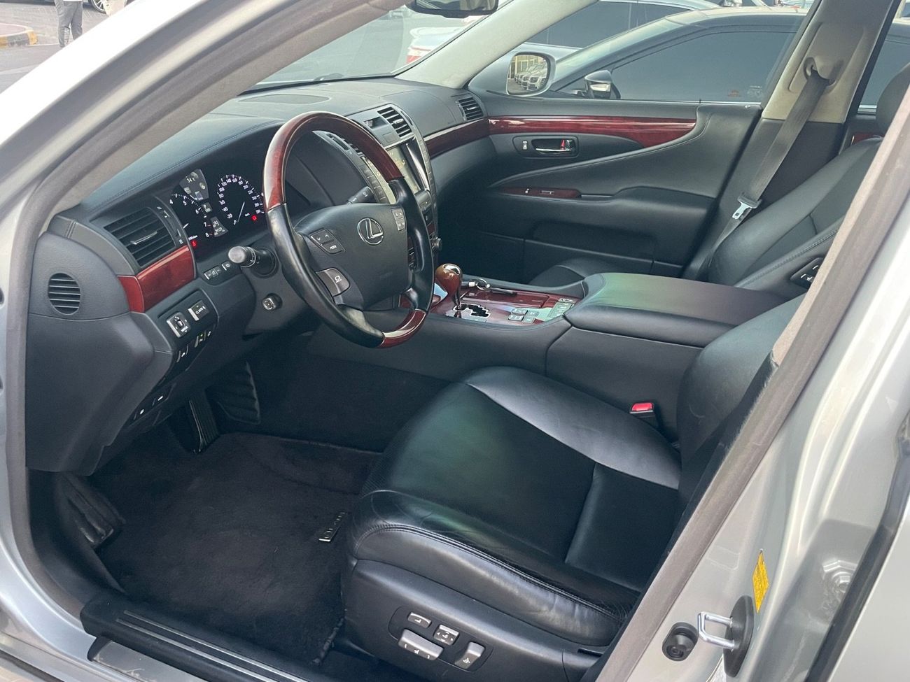 لكزس LS600h وارد اليابان اوراق جمارك