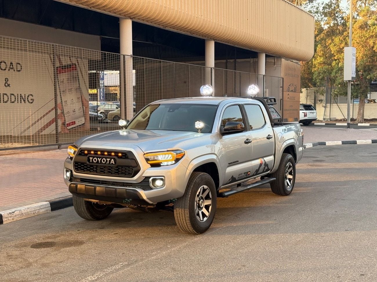 Toyota Tacoma SR5 (NON GCC) 2019 TRD SPORT 2.7 MID OPTION USA SPEC