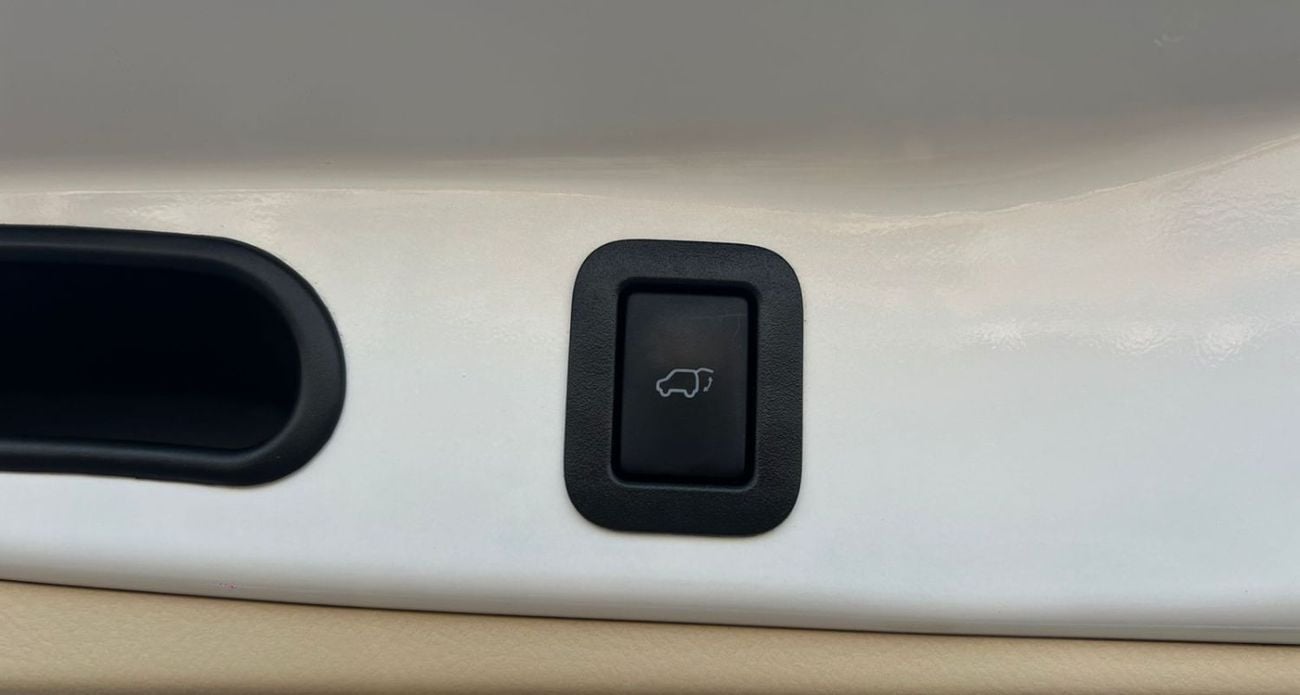 تويوتا هايلاندر 2015 Toyota Highlander LE+ Plus 3.5L V6 - Interior Beige - 7 Seater 4x4 AWD - Electric Seat With Big