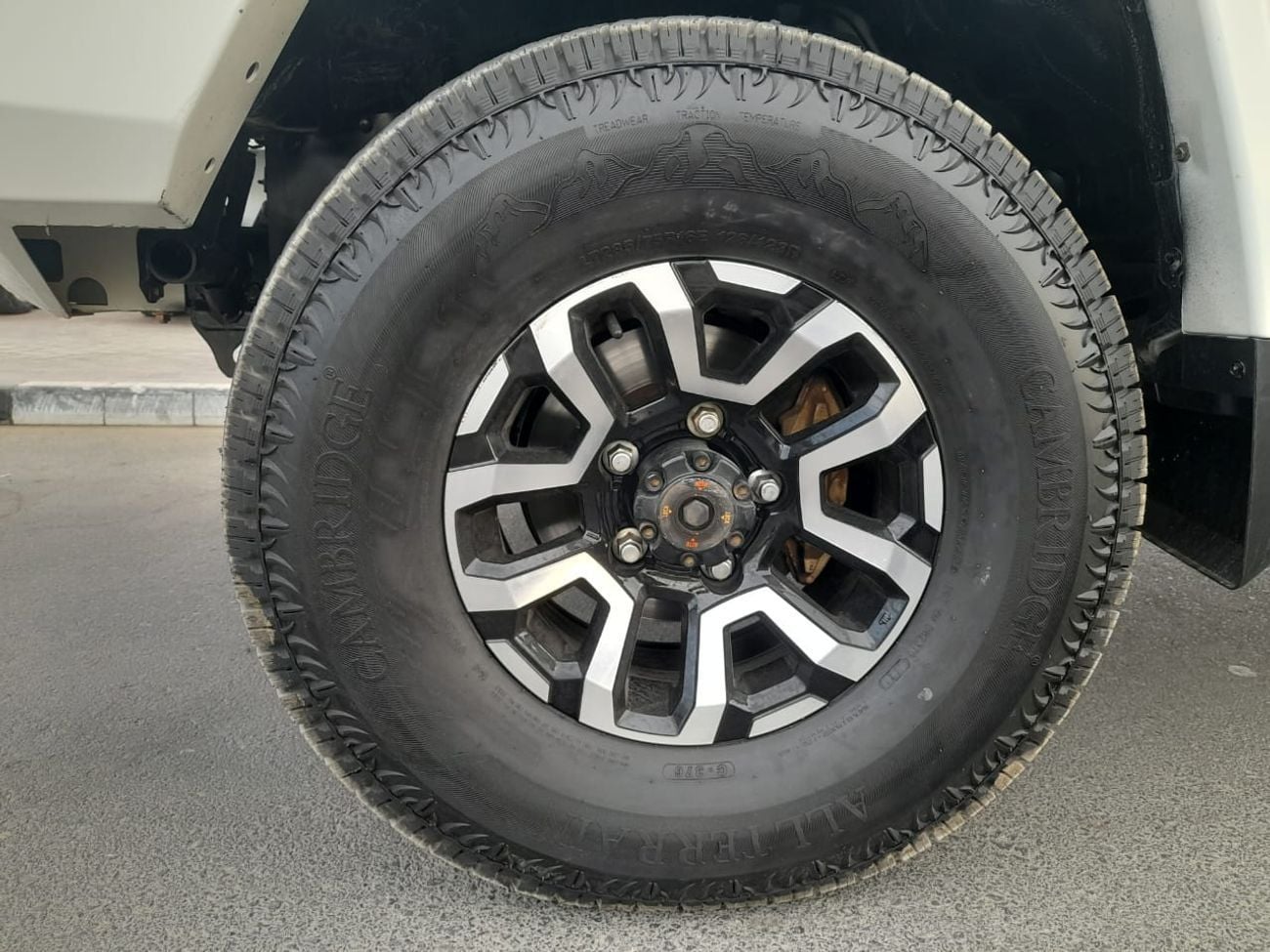 تويوتا لاند كروزر Right-Hand drive 3 door troop carrier V8 1VD diesel manual