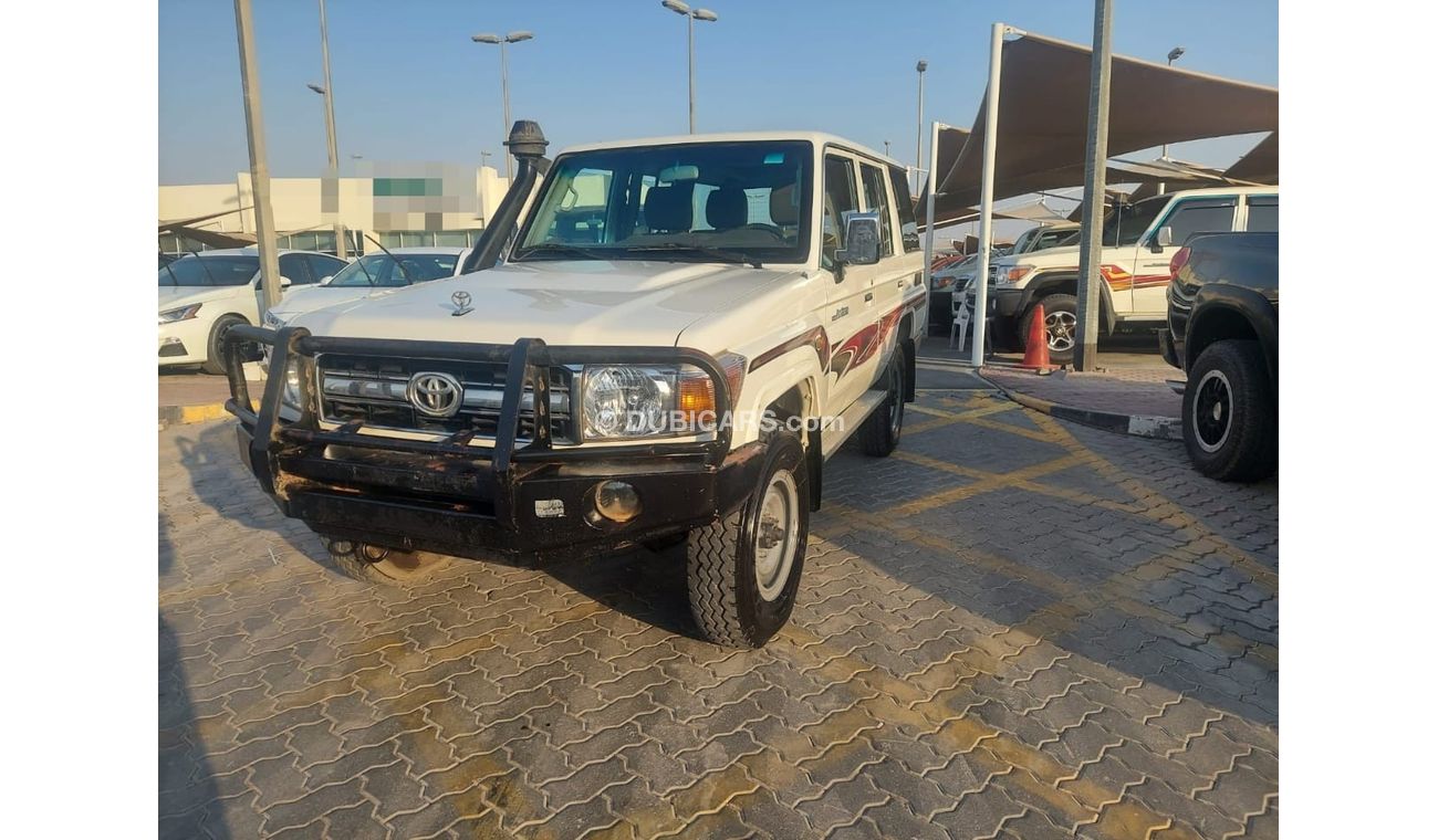 تويوتا لاند كروزر 70 76 4.2 HARD TOP DIESEL 10 SEATER MT