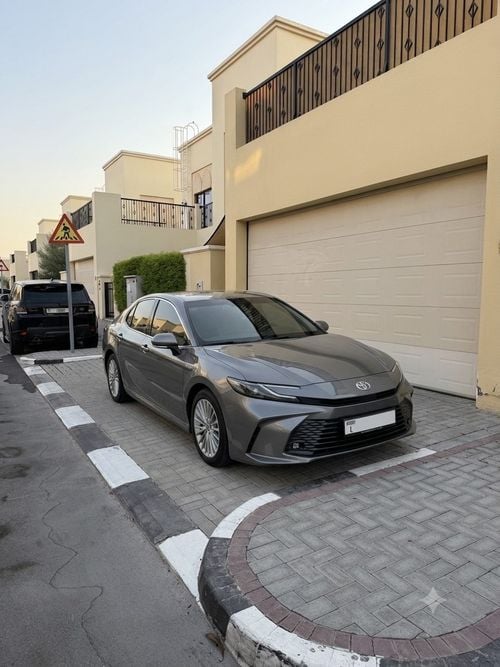 Toyota Camry XLE HEV