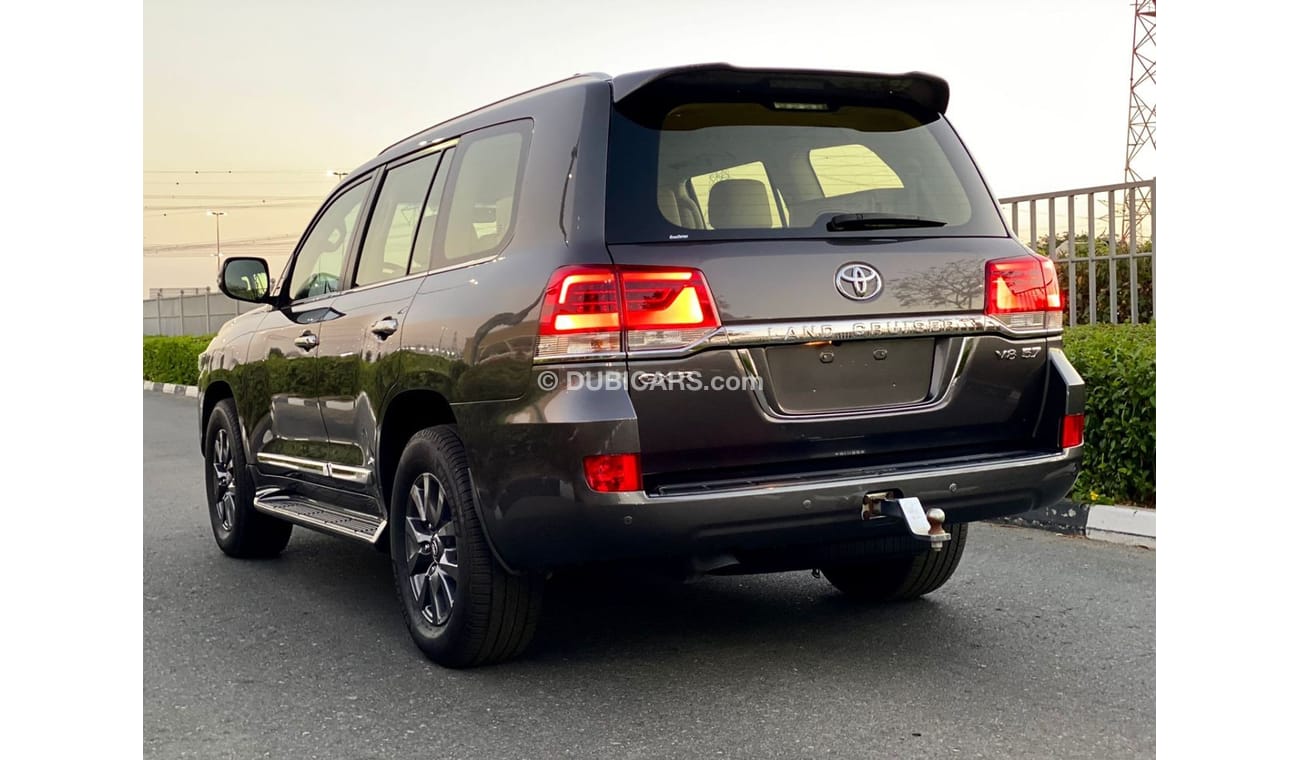 Toyota Land Cruiser GXR V8 5.7