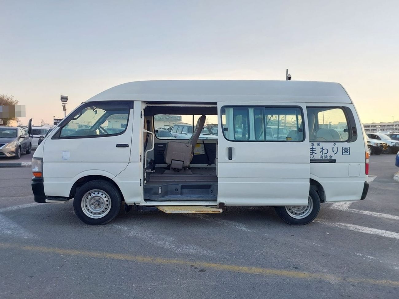 Toyota Hiace TOYOTA HIACE COMMUTER VAN RHD 2001 MODEL 2.4 L PETROL AUTOMATIC(PM06526)