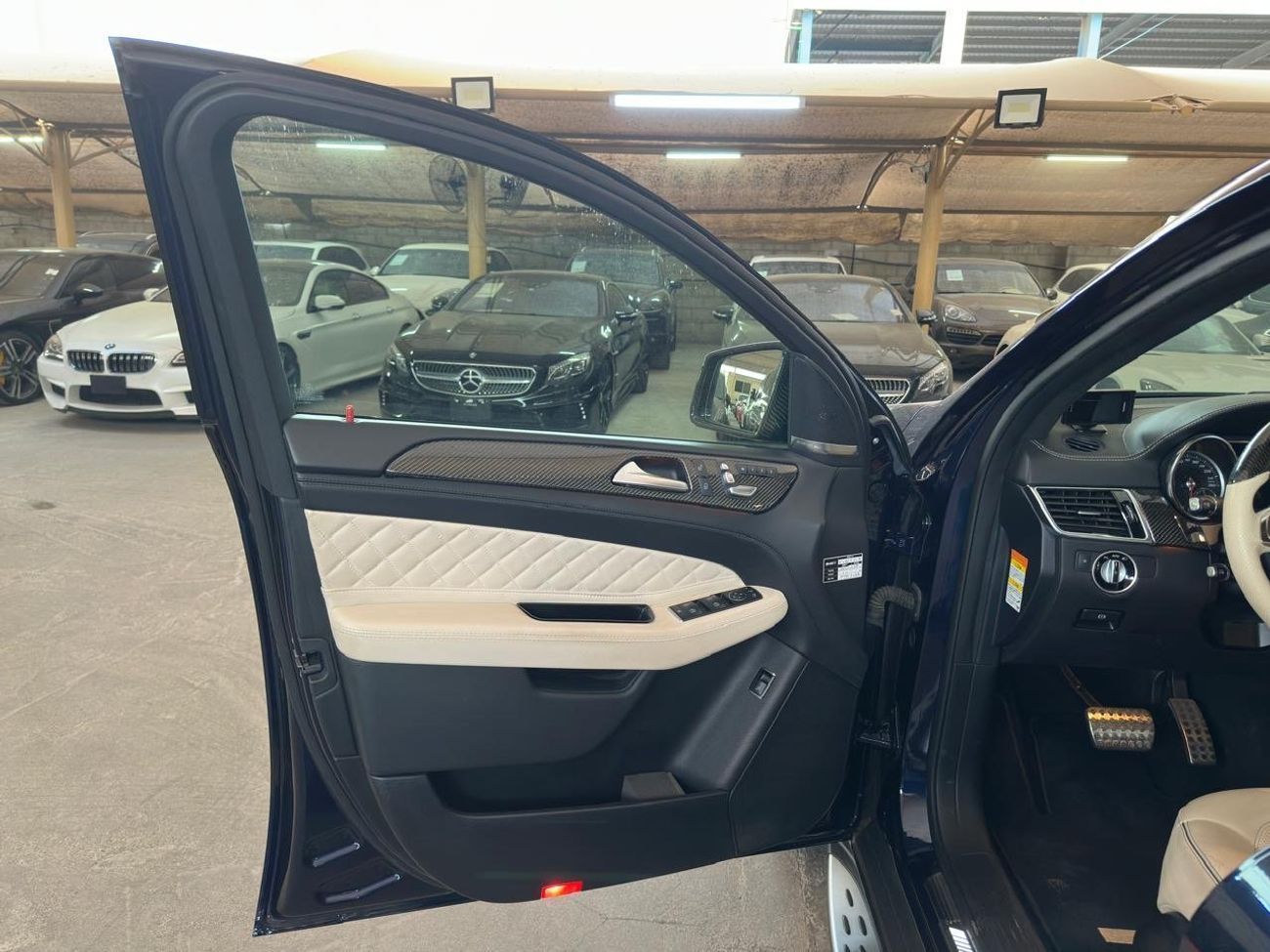 مرسيدس بنز GLE 43 AMG Coupe 3.0L MERCEDES GLE 43 AMG COUPE 2017 | CAVANSITE BLUE PAINT | DESIGNO PACKAGE | CARBON INTERIOR